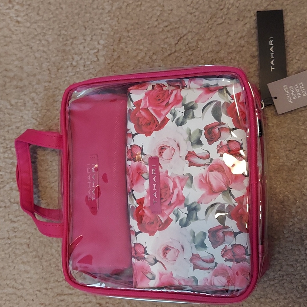 NWT Tahari Make-up Bags (Set of 3)